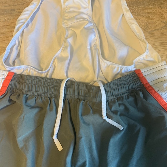 Under Armour Shorts - Picture 4 of 5